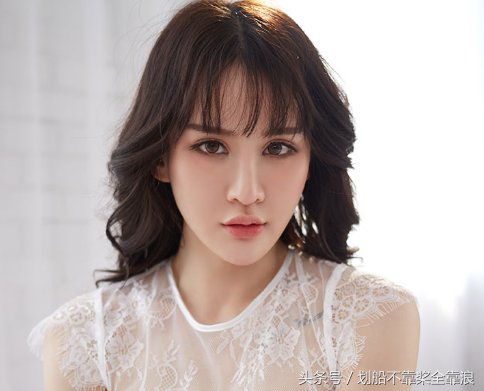 重庆女人真大胆,睡觉都穿着睡衣,难怪男人们都喜欢看,忒美了