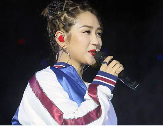 何洁微博疑似公布恋情,当初离婚是为了他?网友:选择相信!