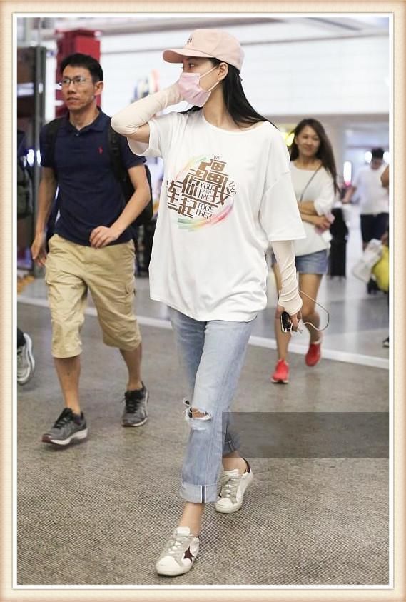 看了张馨予T恤,再看看范爷,网友:二人身材完全不在一个档次