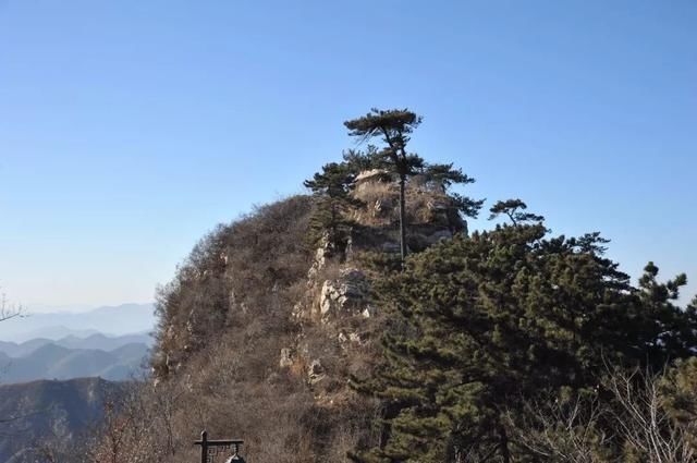 冬日纷纷的雨，悠远寂静的山！