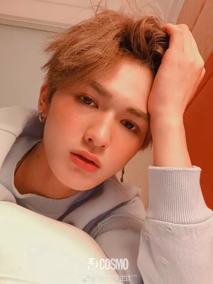 彩妆迷 | 最修饰脸型的害羞感腮红?被我两步搞定