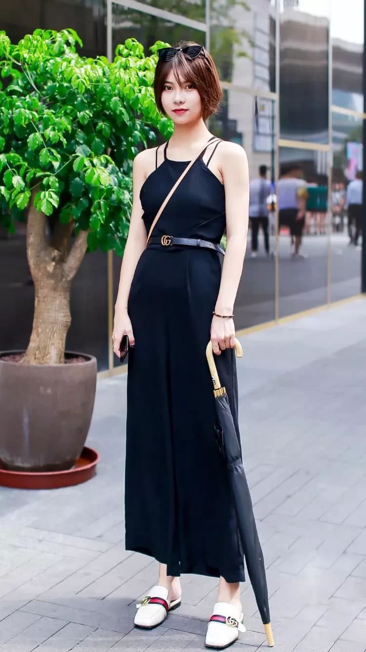 街拍：女人露肩有多性感，看她们我沉醉了