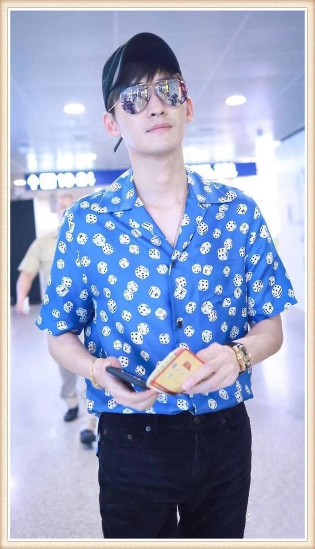 没陈伟霆少年感真别穿印花衬衫，像张翰一样穿成油腻大叔就尴尬了