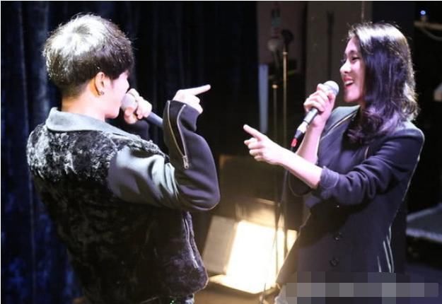 郭碧晨工作室辟谣与华晨宇恋情被怒怼，满屏通稿是自导自演？