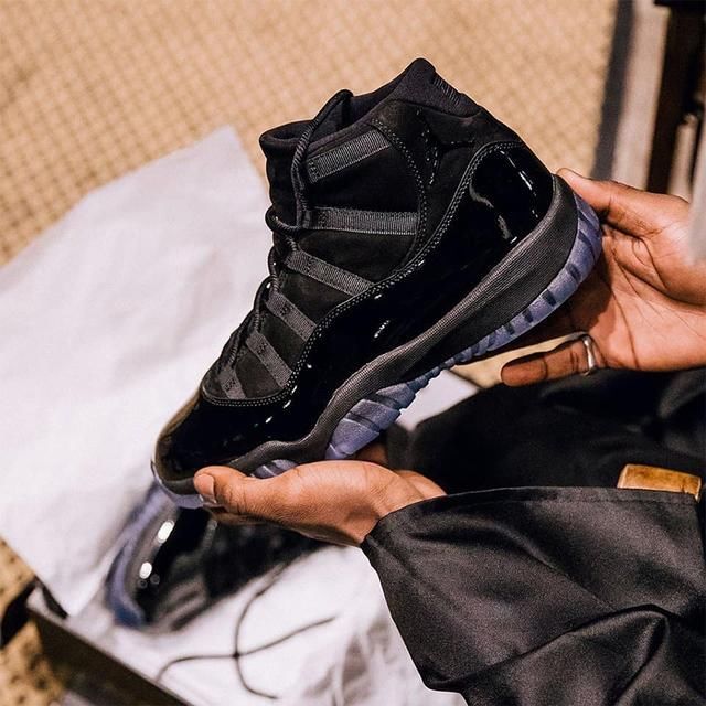 你买的球鞋价格会起飞还是倒闭？关键看颜色！