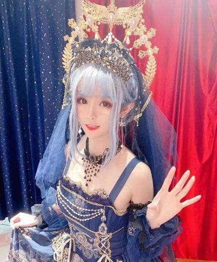 『lo』lo娘穿3万6裙子秀身材,却被漫迷“警告”,谁注意她的腋窝?