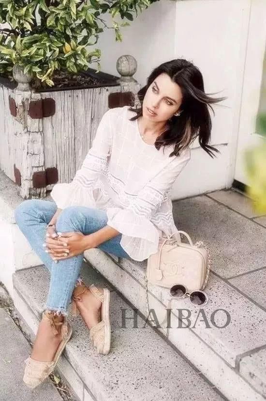 奇怪| 比小白鞋、猫跟鞋还要火?今年夏天我只穿它!