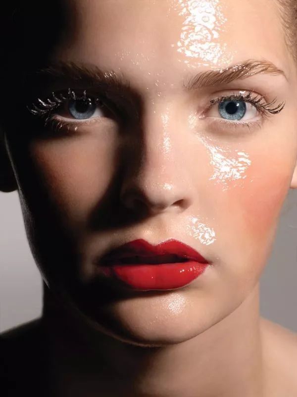 围观| 不用美颜照样美翻，为啥刘雯的夏天妆容就能这么持久?