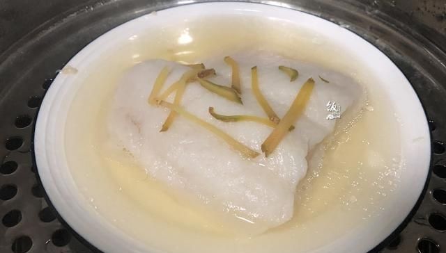 【龙利鱼】这鱼没有鱼刺,清蒸后没腥味,鱼肉鲜嫩,再贵也得买,小孩多吃点