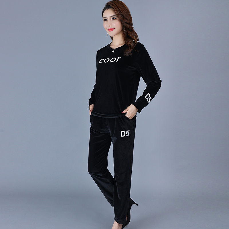 60岁婆婆穿得这款秋装太美了，超减龄，看上去像40岁