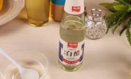 26岁空姐睡前用一只小药膏敷脸,半月祛斑,皮肤白嫩光滑