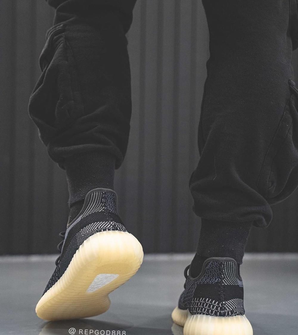 『倒闭』Yeezy 350 炭黑、蓝灰新配色曝光 网友：倒闭警告
