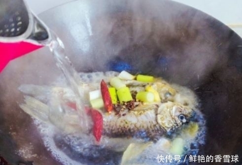 「种料」不管炖啥鱼汤，这3种料都是“大忌”，放错一种都不行！