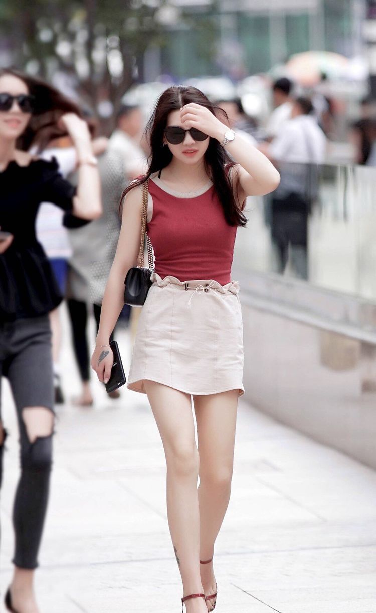  【美感】街拍：气质清雅动人的小美女，成熟知性，美感十足