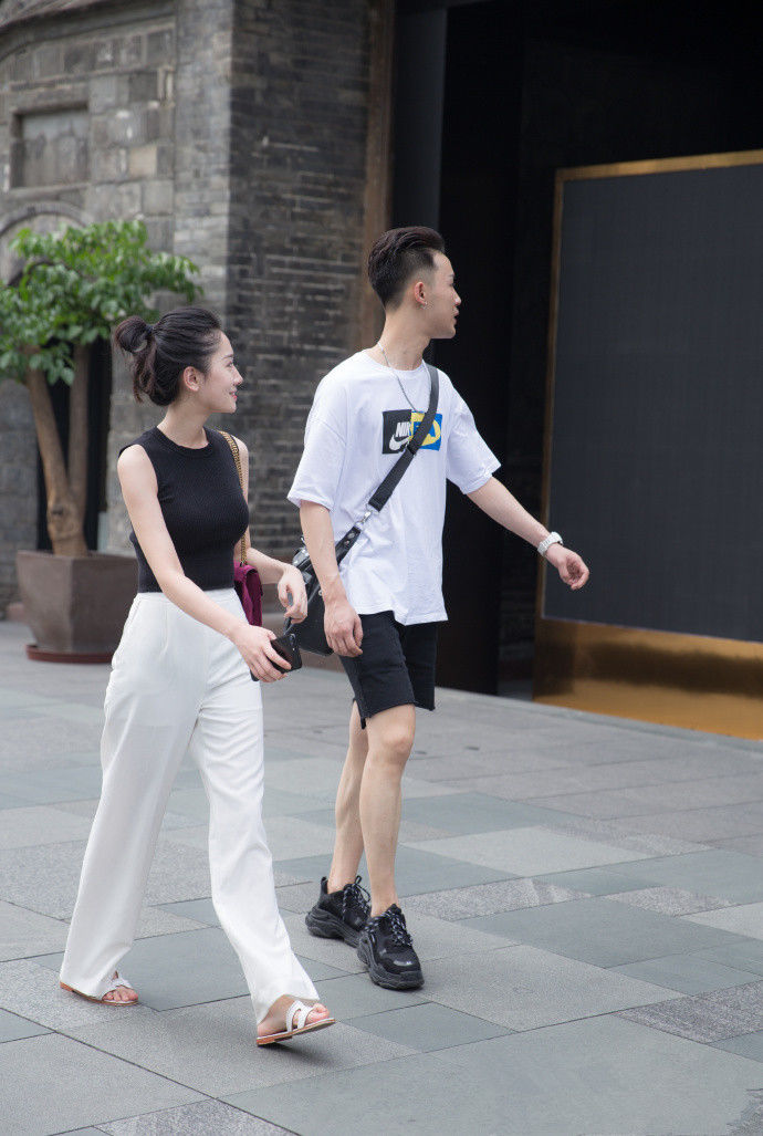 成都街拍，没有丑女人，不做懒女人，这样打扮你才能艳压群芳!