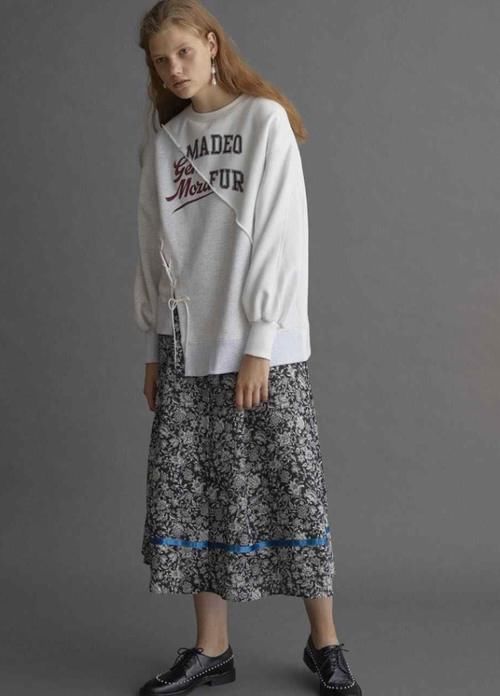  卫衣穿■2020年卫衣记得这样穿，轻松get少女感