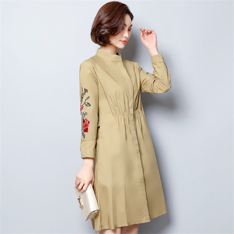 今年风衣又火翻了，7080后女人穿，比皮草还时髦，显瘦又美嫩