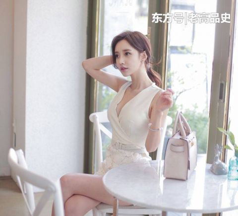  舒适：女神必备：身材曼妙的紧身裙美女，带来夏日的清凉