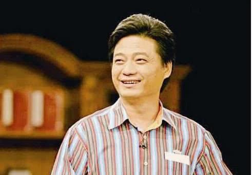 崔永元深夜曝出7张照片，称必须搞垮他，网友：又有人要完了！