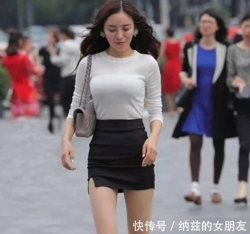 蓝色|街拍:一条蓝色吊带连衣裙,彰显独立,绽放东方美女曼妙身姿迷人