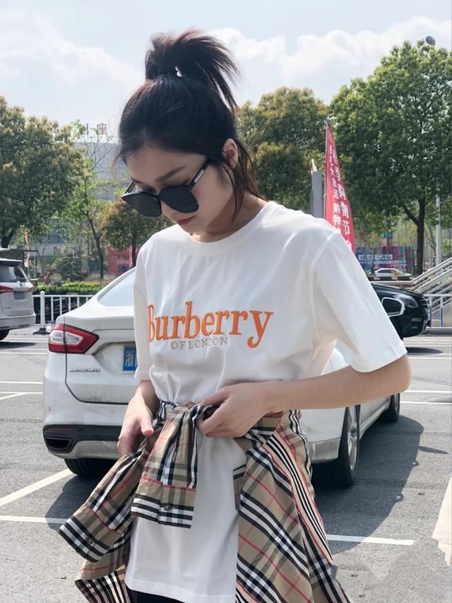  『时髦』初夏必备格子衬衫，原来穿法居然这么多，学会一种就很时髦了