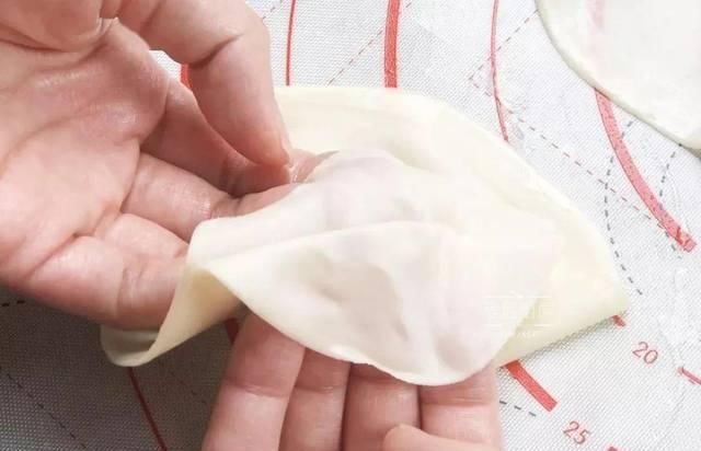  「平底锅」别看这饼很火，其实不用揉面平底锅就能做