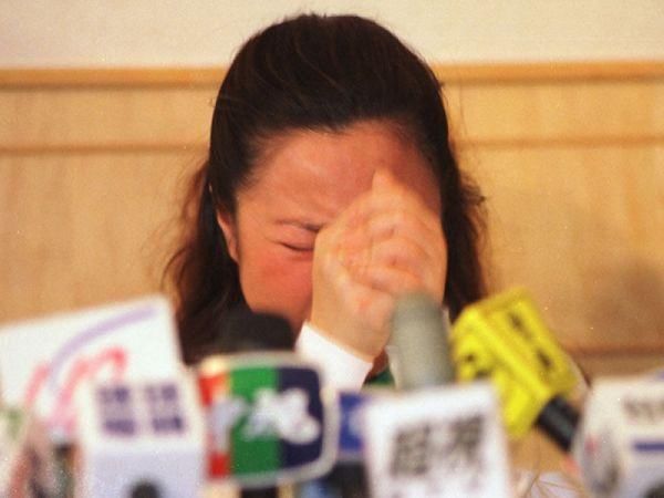 晓明怒斥媒体无良，孩子正面照被曝光，白冰冰事件你们都忘了？