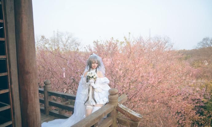 小咖哈哈哈哈:洛天依花嫁cos:我想成为你的新娘,你愿意吗?