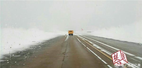武汉天河机场因大雪关闭，预计今日14点开放，多家汽车客运站全线
