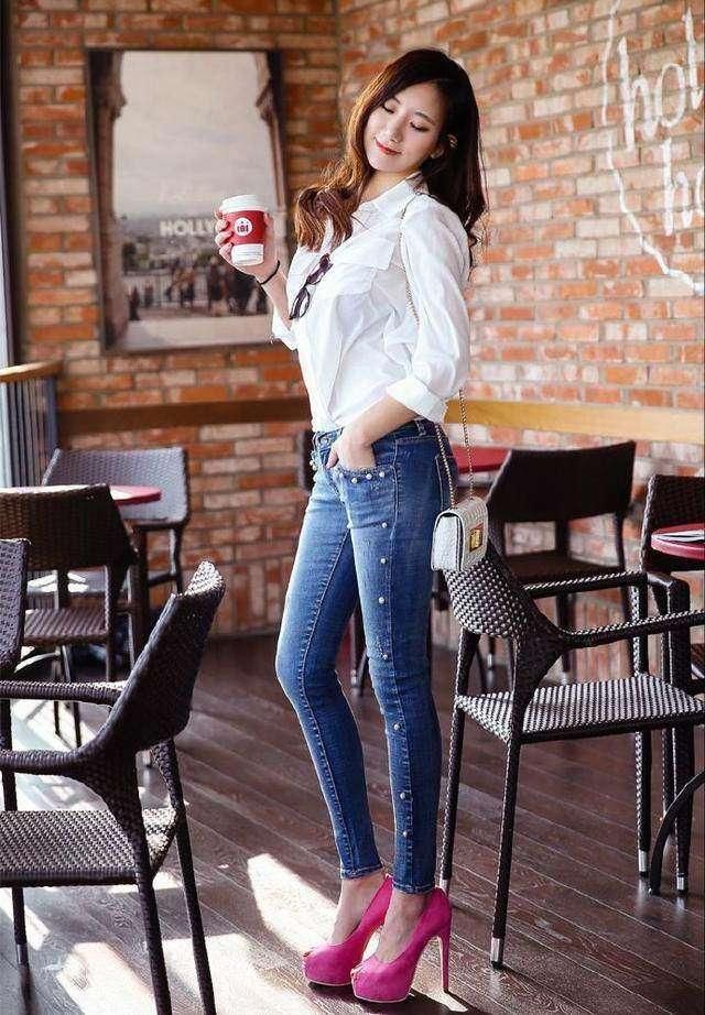 紧身裤一点不土气，简约而又时尚，彰显优雅女人味！