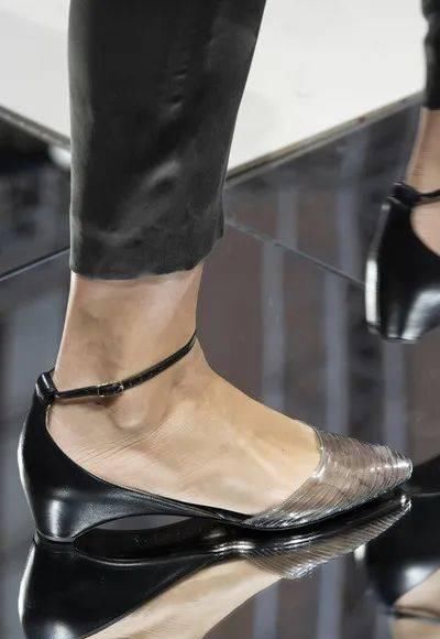  『新元素』鞋子没新意?来跟随时装周解锁美炸天的新元素