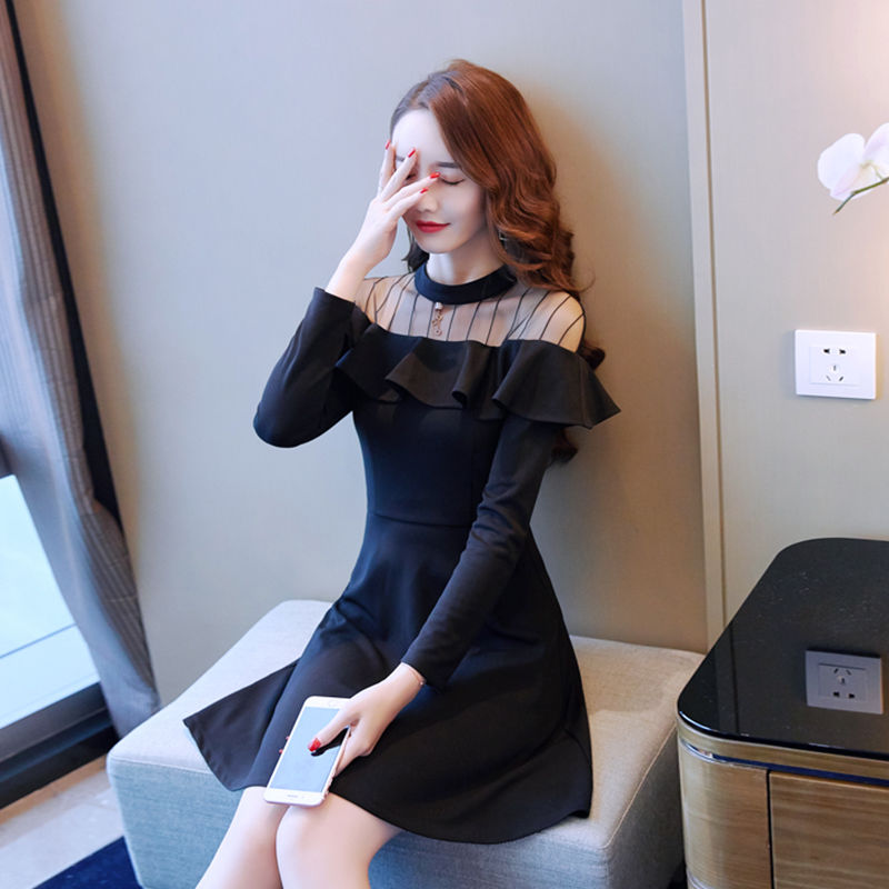 不是我特意装嫩，是这款紧身连衣裙太迷人了，优雅又气质