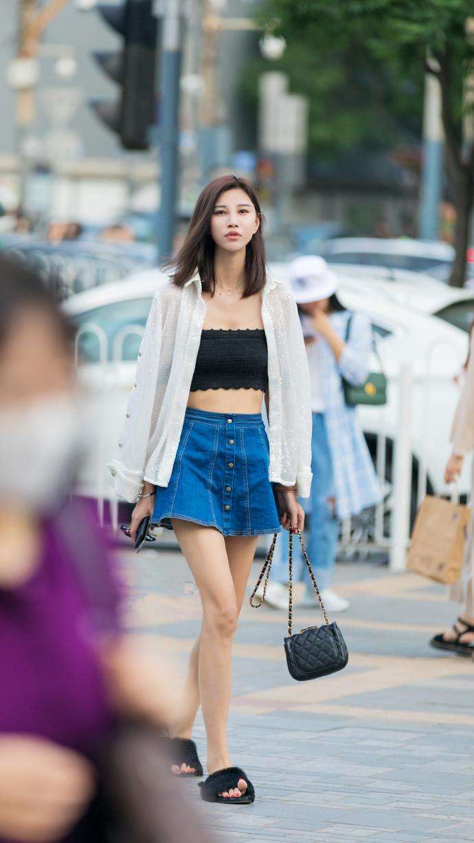 北京街拍, 身材好的女生这么搭, 轻松显出性感身姿, 让人一见难忘