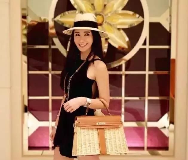 你知道世界上拥有最多爱马仕包包的女人是谁吗?!