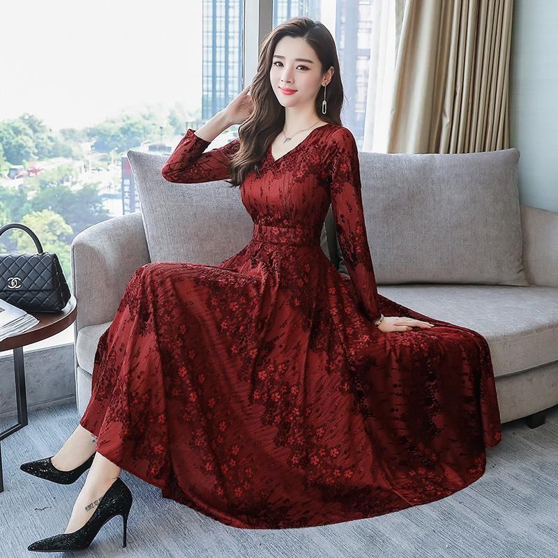 年龄32，别穿普通上下装!柔情似水的连衣裙，穿上优雅女人味