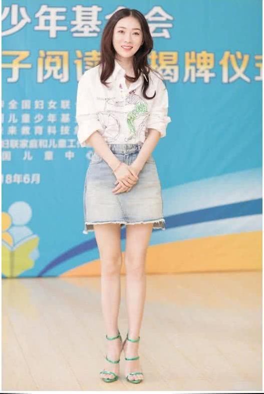 霍思燕、李冰冰隔空相撞，网友：腿弯是硬伤！