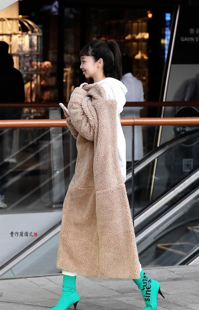  [赞大]街拍：穿出超赞大长腿的短靴美女