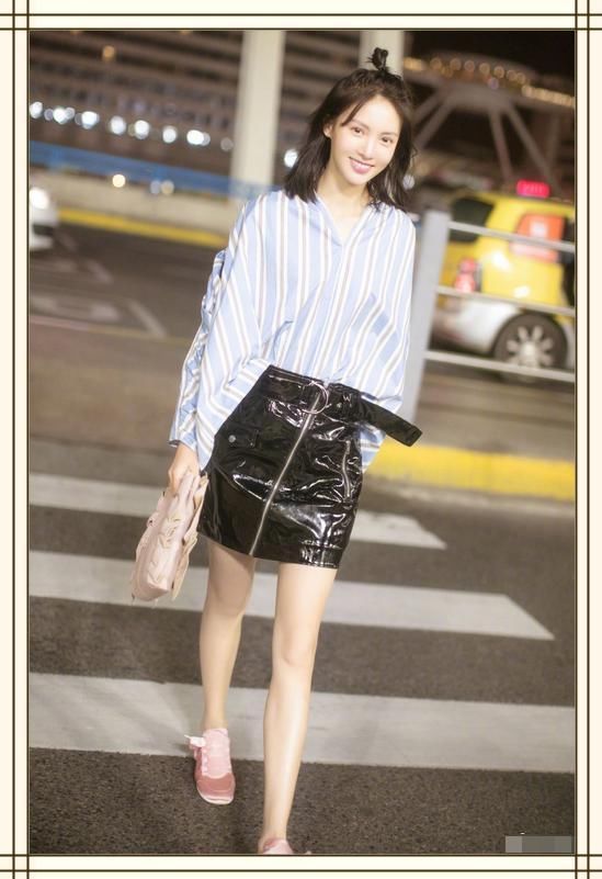 金晨不过在T恤上打了个结,不仅小蛮腰出来了,连腿都长一大截!