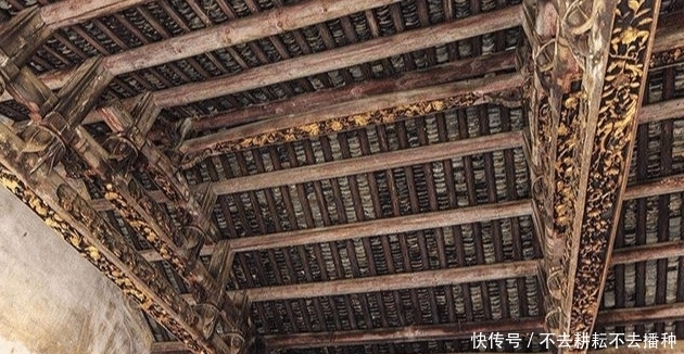  「小贩」为什么很多人到农村收旧房梁，“烂”木头有啥用？看完