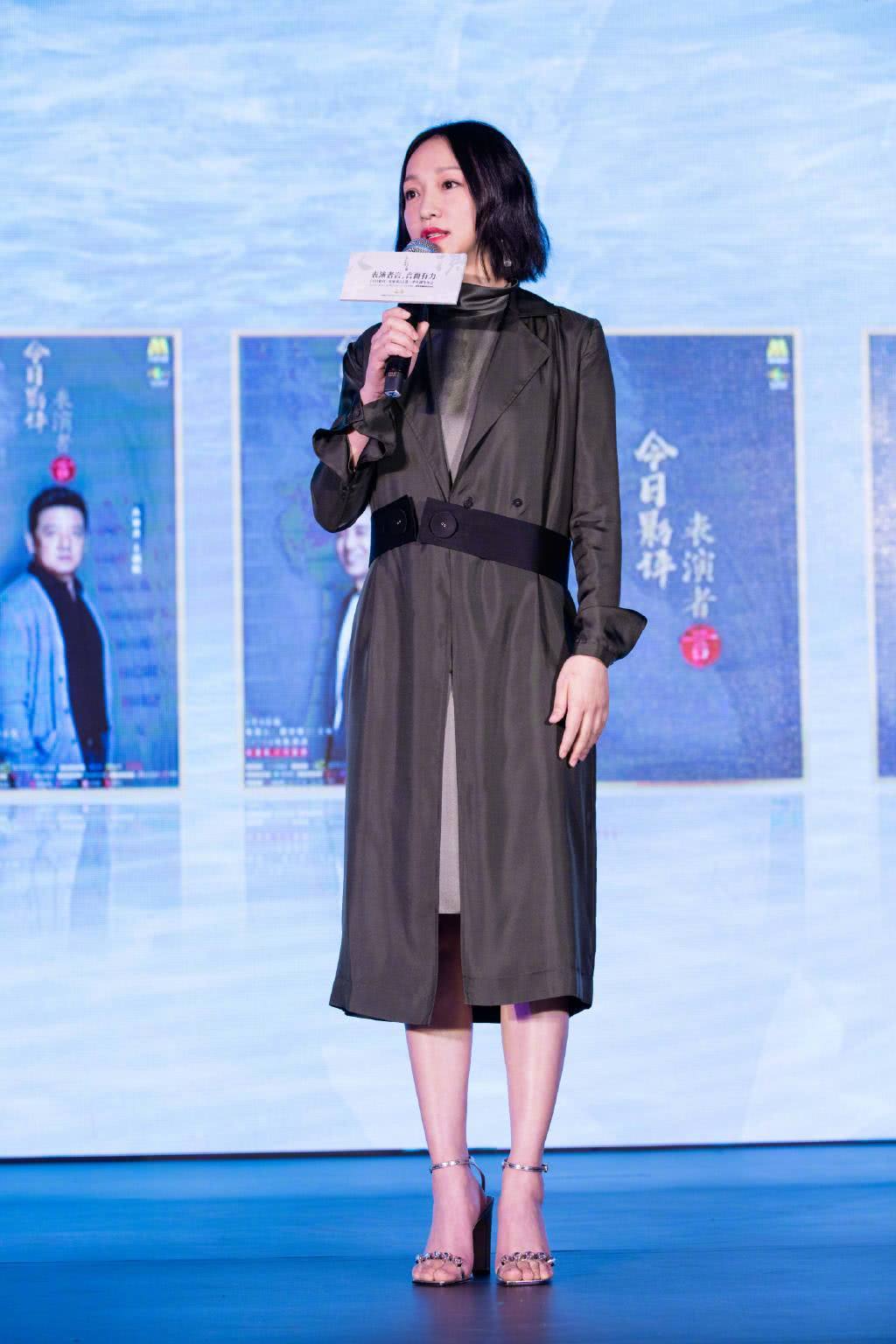 44岁贾静雯、44岁林志玲、44岁周迅，网友：不愧台湾第一美腿