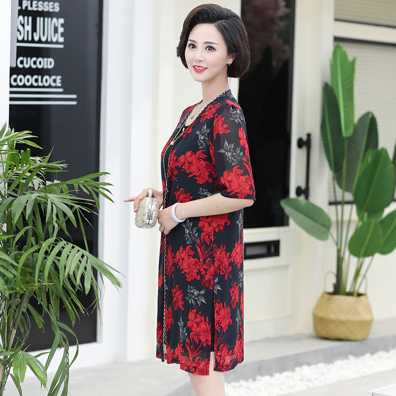 过了五十岁就穿这样的妈妈装，优雅舒适又减龄，人见人夸