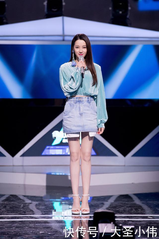 『美女』美女街拍:女生穿露脐装要谨记:秀出性感范不算啥,凹出高级感才是真厉害!