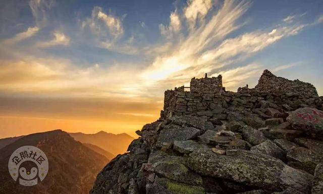 谷中游云卷白龙，云山相依亦从容！于秦岭之巅遇见最美太白山