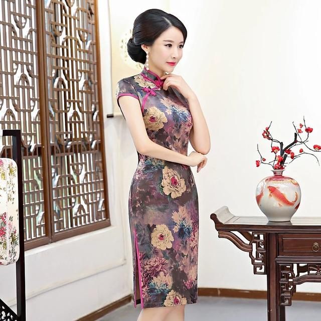 精致又矜持，绸缎旗袍带你演绎大气民国女人！