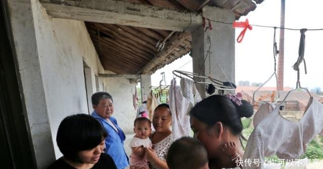  【答案】二孩政策意外“遇冷”，专家想不通原因，老农给出3个犀