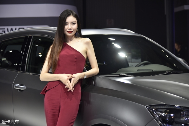 看2018成都国际车展各家美女争相斗艳