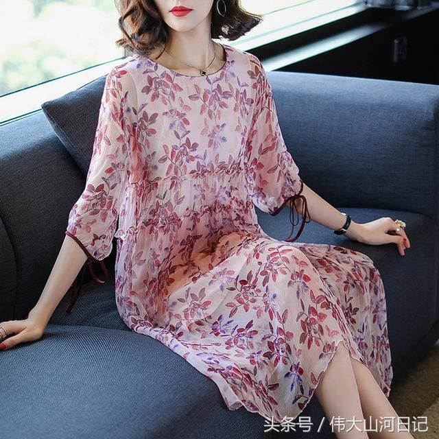 连衣裙无论何时都是时髦洋气，千万不能错过这些今夏新款，美呆了