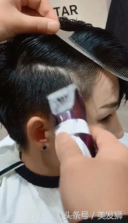 身材超有料的短发美女想剪个新发型，剪完后的样子真的是男女通吃