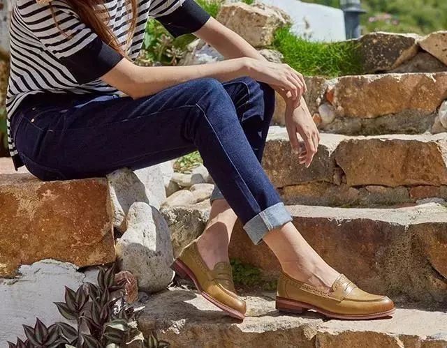 这双鞋流行了近百年，经典就是永不过时