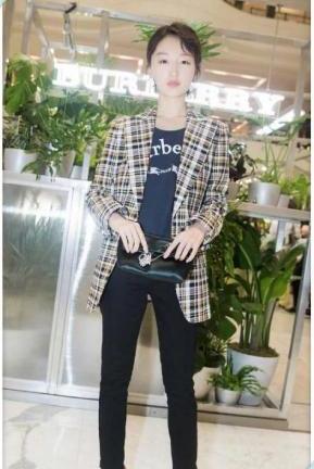 当80斤周冬雨和105斤郑秀晶同穿一件衣服，网友：瞬间不想减肥了